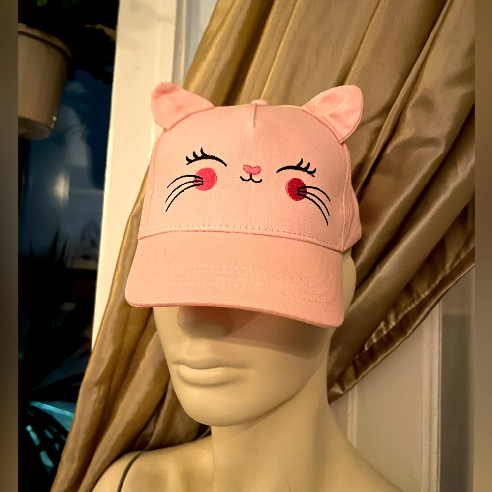 Adorable baseball cap with cat ears & face